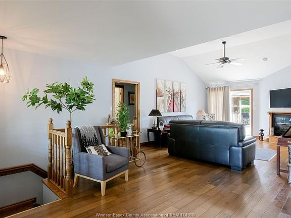 4th image of 521 Royal Ridge Ct