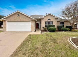 2601 Crestwood Dr, Burleson, TX 76028