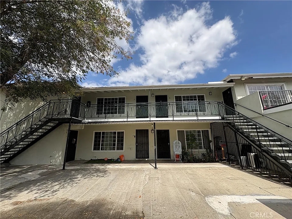 2001 E Wilshire Ave #4