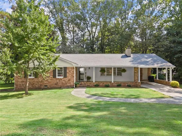 511 Greenvalley Dr, Winder, GA 30680