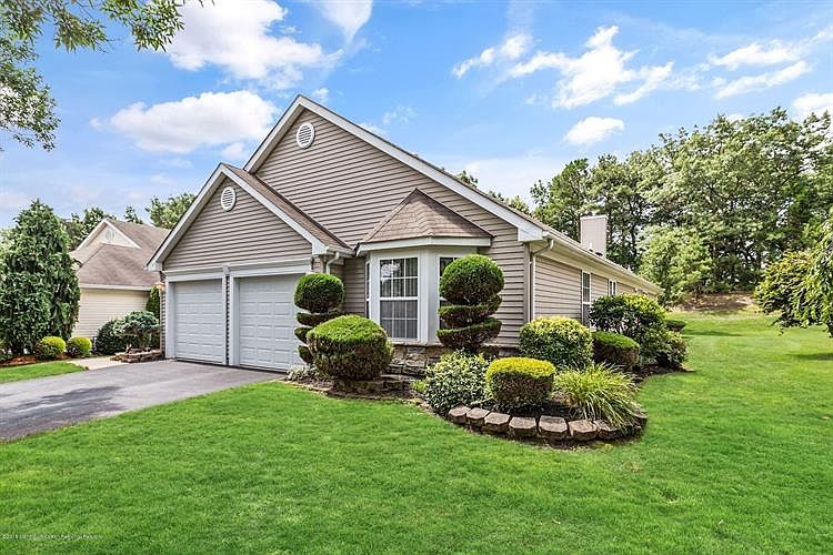 1st image of 26 Strawberry Ln
