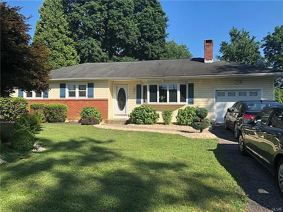 3rd image of 170 Jonathan Dr