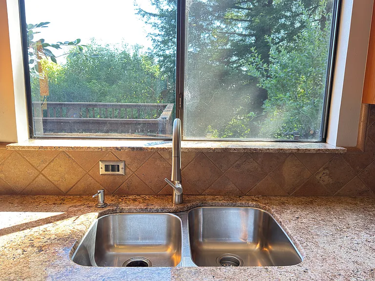 895 Marin Dr — Photo 13