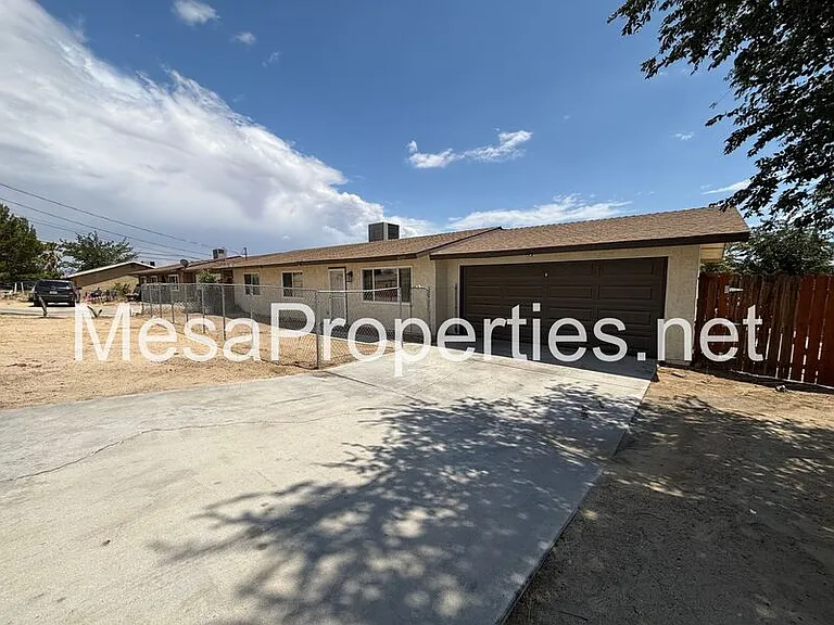 16327 Seneca Rd — Photo 2