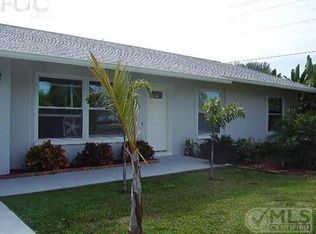 902 SE 31st Ln, Cape Coral, FL 33904