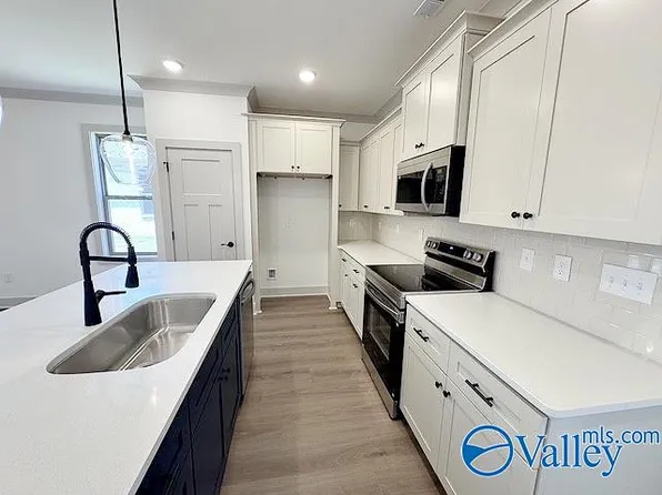 1040 Maplehurst St, Decatur, AL 35603