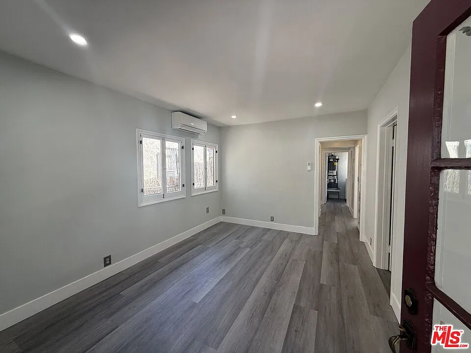 2 bed, 1.0 bath, 750 sqft, $2,900 — Photo 3