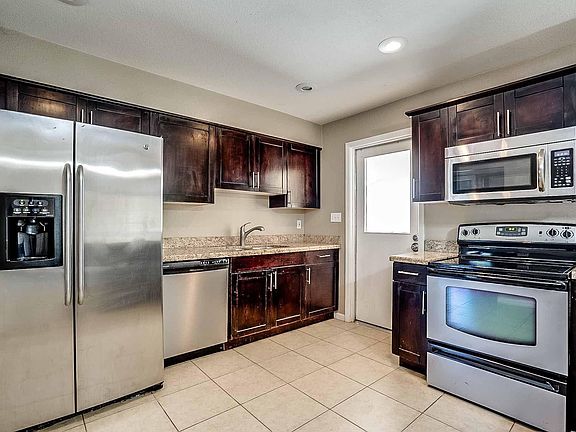 3rd image of 2331 E La Jolla Dr
