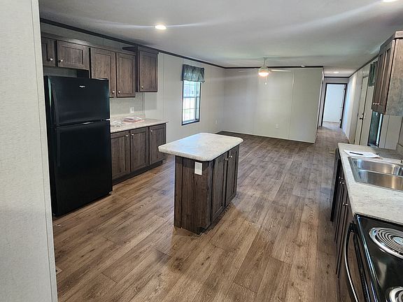 5th image of 158 Roundtop Cir