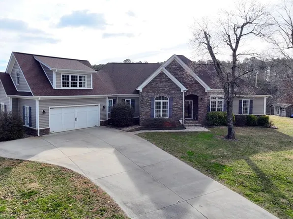 541 Community Building Rd, Pilot Mtn, NC 27041