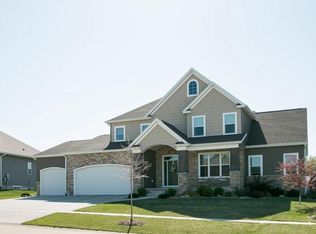 911 Goldenrod Dr, Fairfax, IA 52228