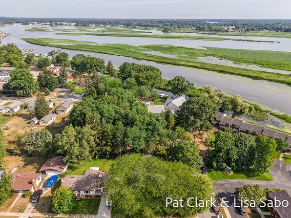 413 & 415 Gidley Cir, Grand Haven, MI 49417