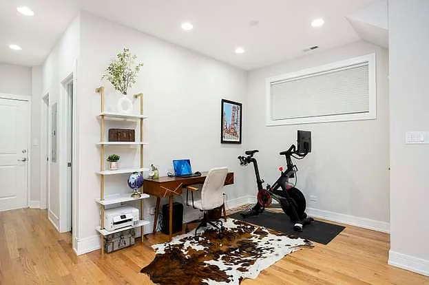 821 W Roscoe St #1 — Photo 70