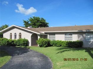 15731 Palmetto Club Dr, Miami, FL 33157