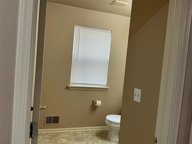 48161 Nottinghill Ln — Photo 10