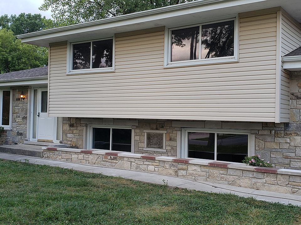 1st image of 23W570 Bryn Mawr Ave