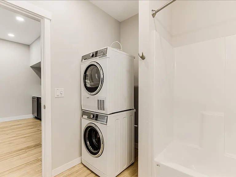 Brookside Apartments — Photo 33