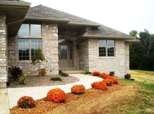 6611 Stone Ridge Dr, Quincy, IL 62305