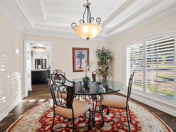 4th image of 400 Hunters Ridge Cir