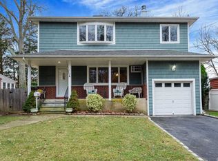 1616 Lakeview Ave, Seaford, NY 11783