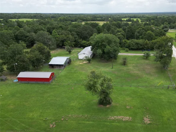 7039 Cotton St, Bedias, TX 77831