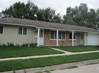 905 W 17th St, Carroll, IA 51401