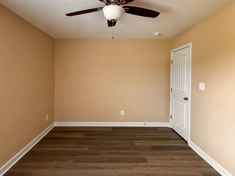 717 Saint Johns Loop — Photo 24
