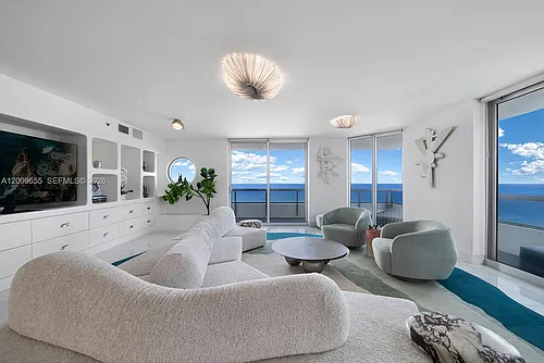 5801 Collins Ave #1200 Photo 1