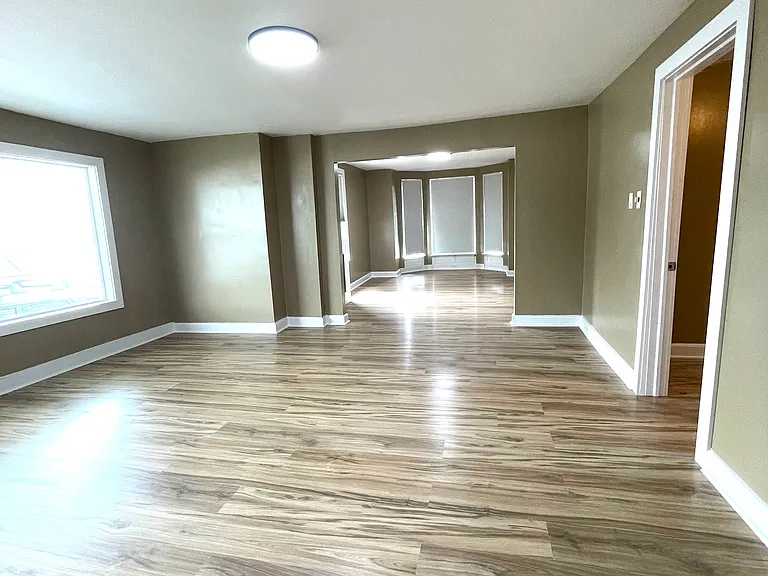 221 Middle St — Photo 20