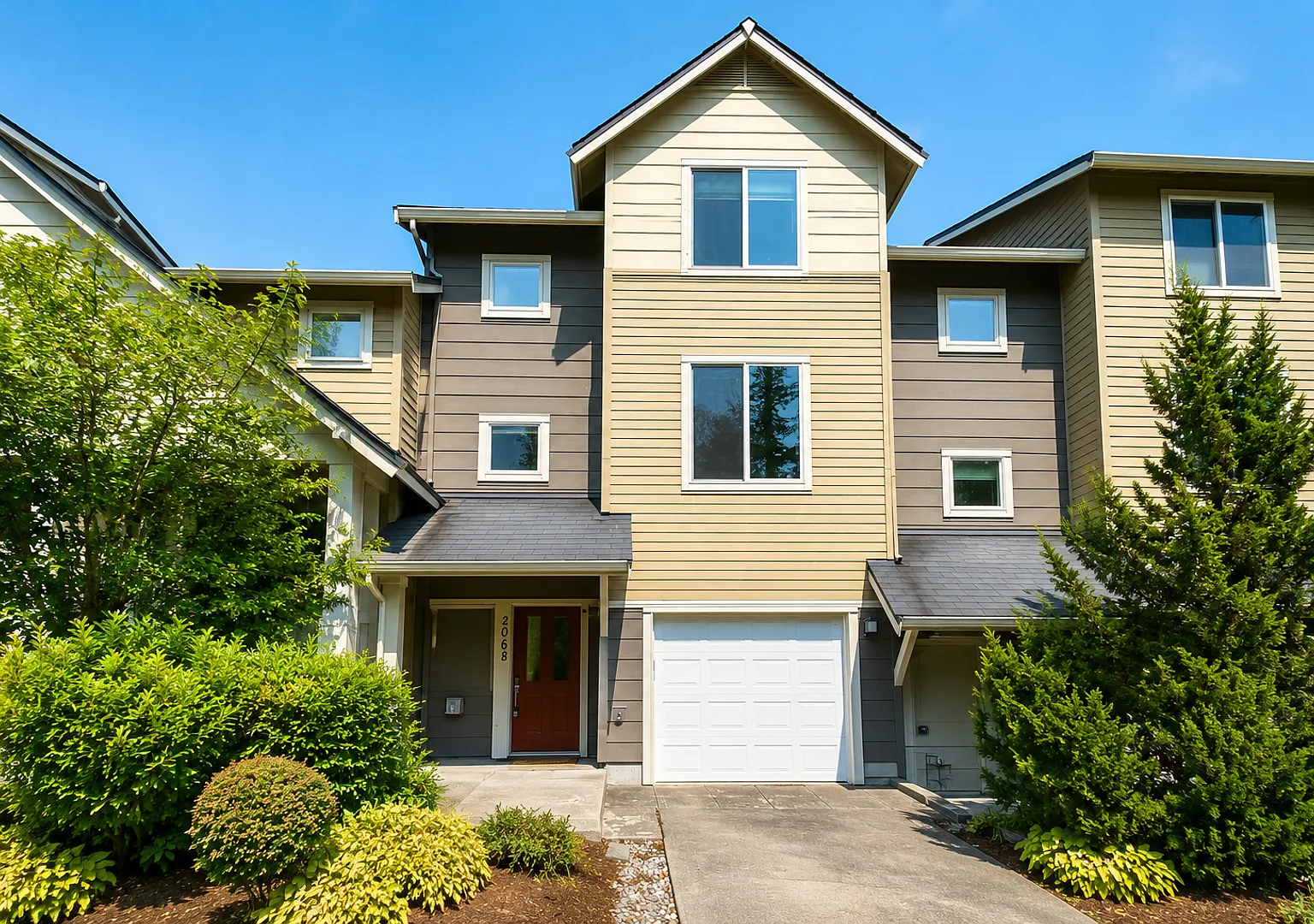 Great Townhome For Rent — Photo 1