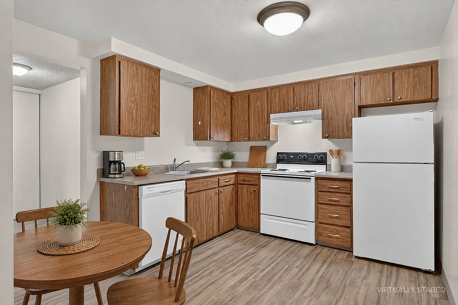 Silver Lea Apartments — Photo 3