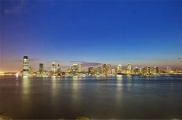 Sold by R New York | media 6