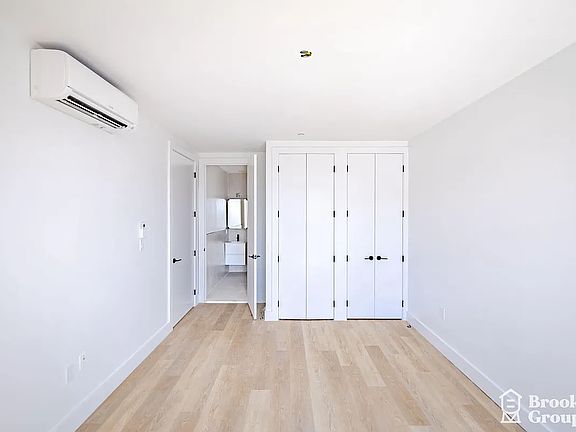 4th image of 3308 Glenwood Rd #10