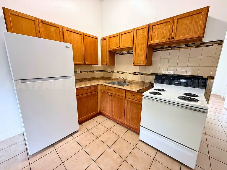2316 Monroe St #10 — Photo 3