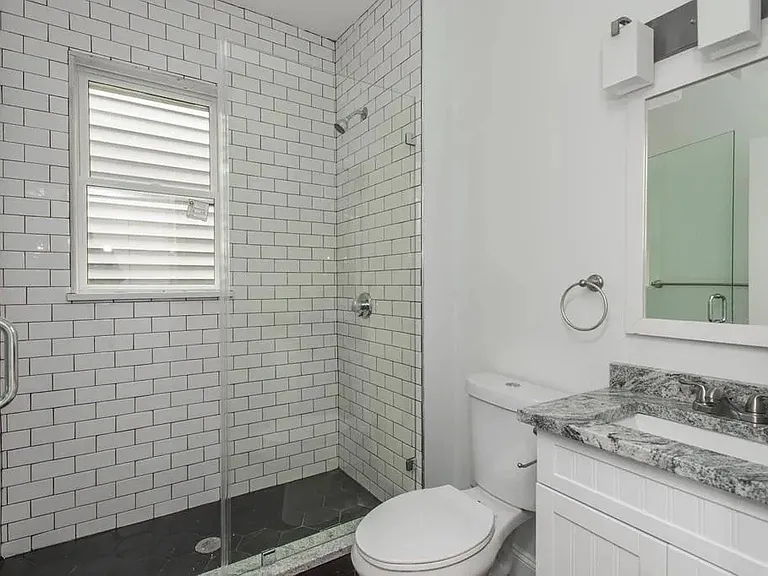 218 W 6th St #2 — Photo 8