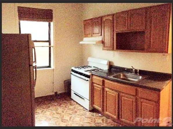 96 Louisa St #4, Brooklyn, NY 11218