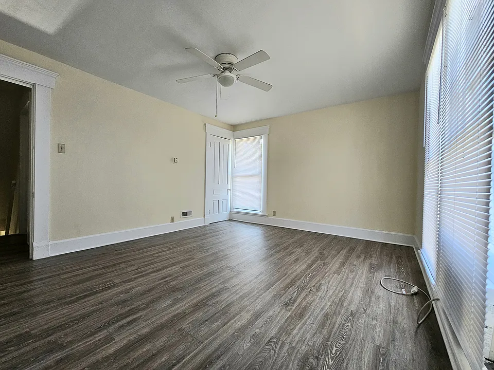 402 Burns Ave #2