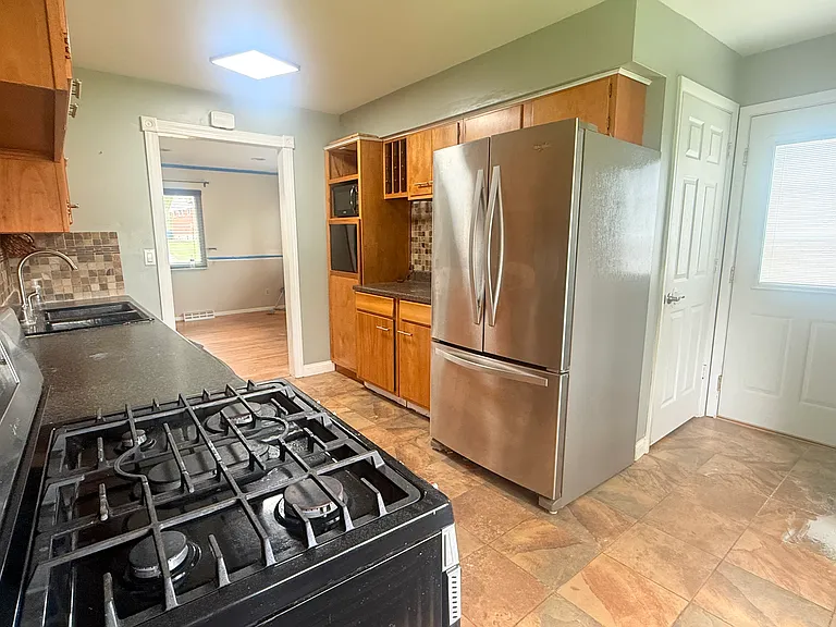 10865 Lemarie Dr — Photo 6