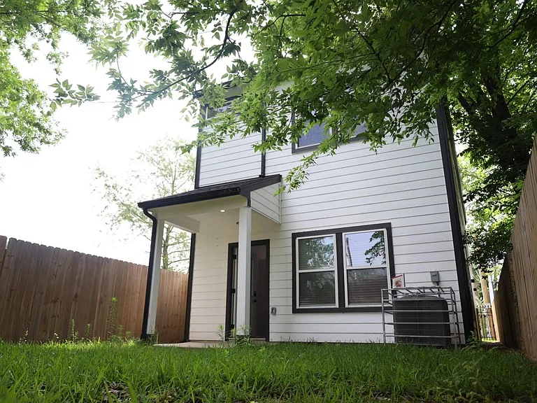 6614 Foster St — Photo 15