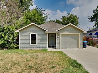 945 E Powell Ave, Fort Worth, TX 76104