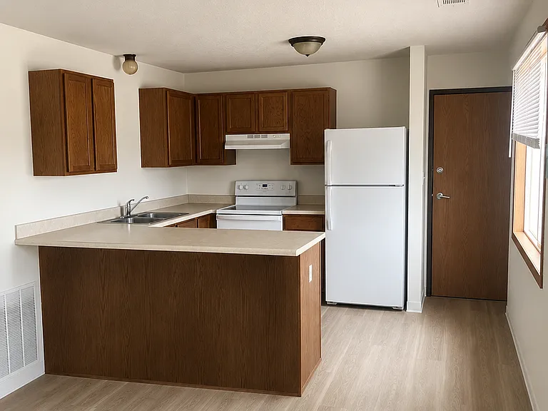215 Jewel Dr #6 — Photo 2