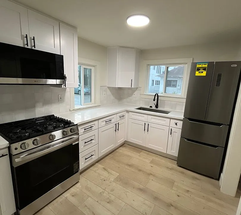109 E Alberta St