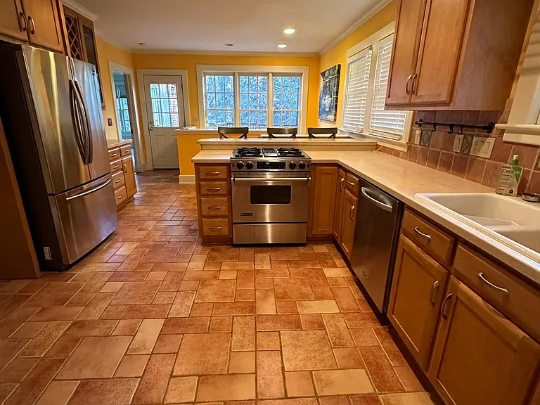 2108 Lombardy Cir — Photo 2