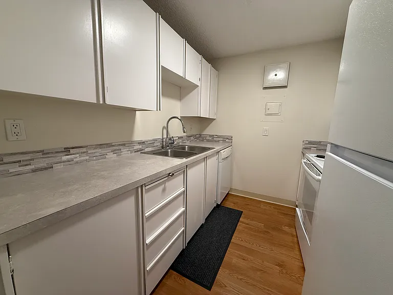 1714 Evergreen Park Ct SW #B3 — Photo 3