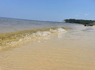 724 Sandy Point Dr, Beaufort, NC 28516