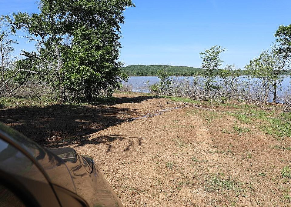 land is near southern lake Eufaula