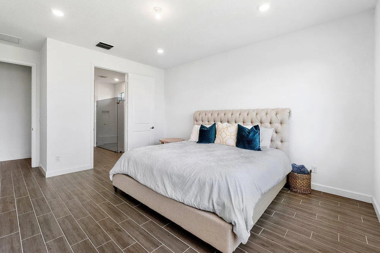 3 bed, 2.0 bath, 1811 sqft, $3,900 — Photo 4
