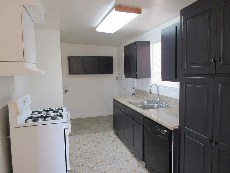 219 W Robertson Rd — Photo 11