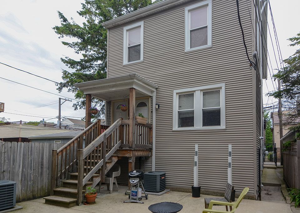 1st image of 1236 W Oakdale Ave APT 2