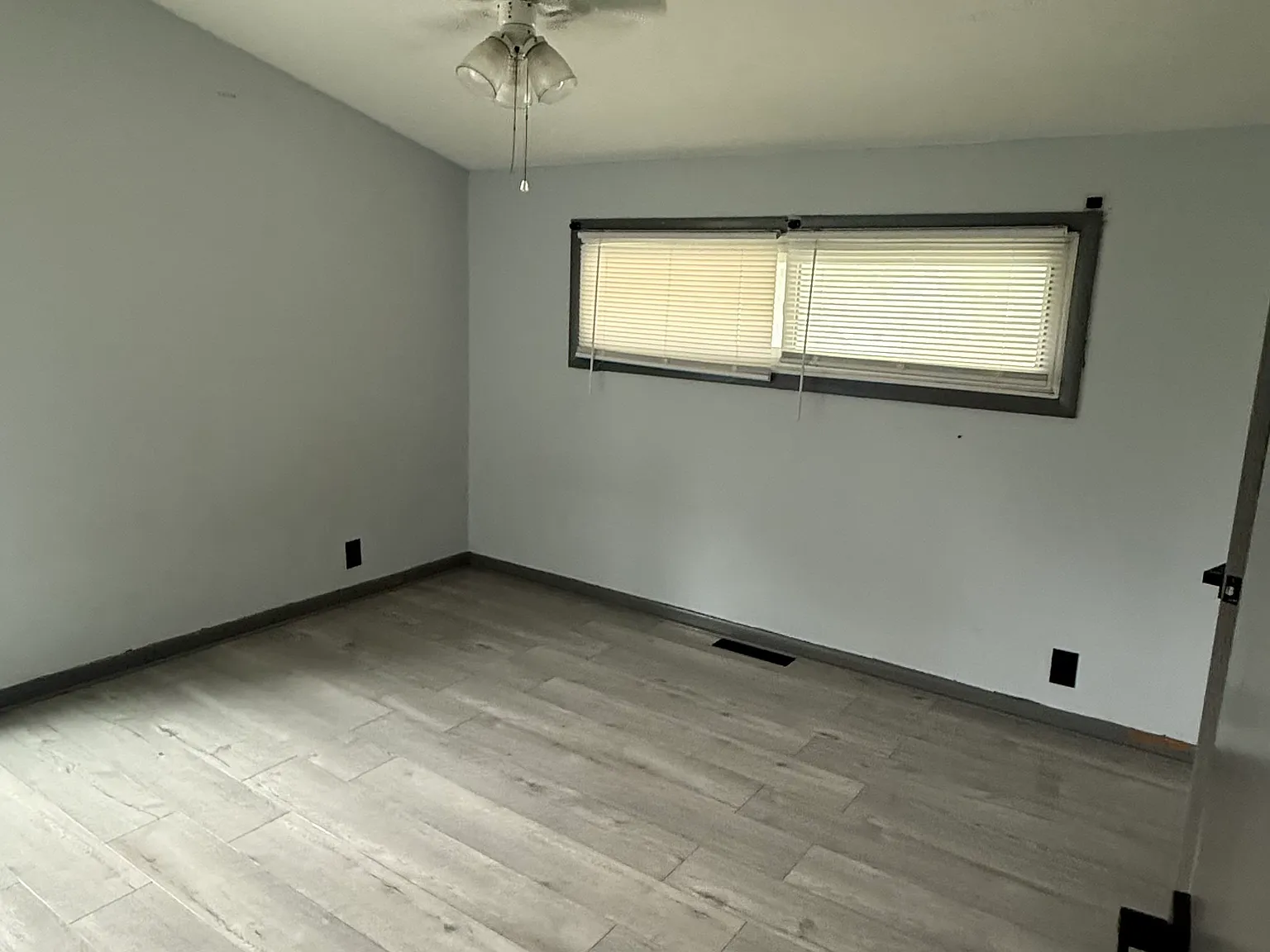 3 bed, 936 sqft, $2,000 — Photo 4